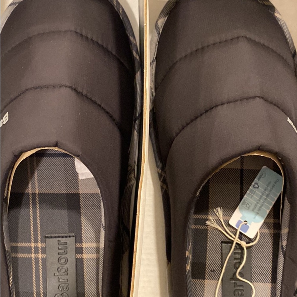 Unisex Barbour black quilted slippers size US8/UK7.